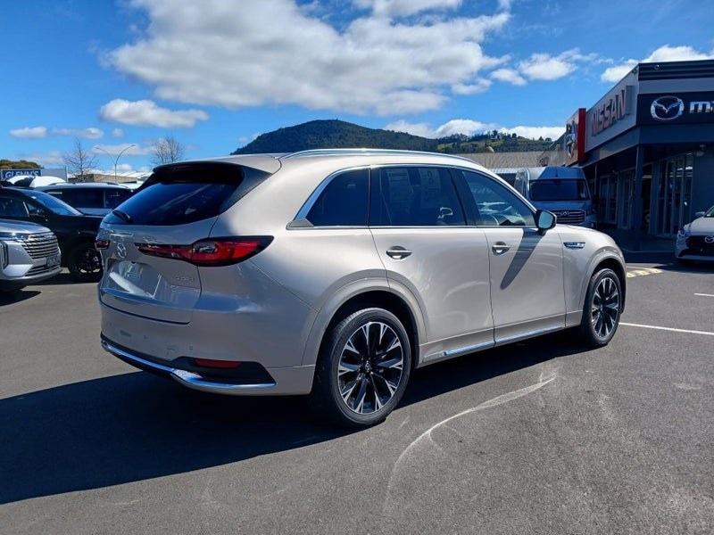2026 Mazda CX-90 Takami image 4