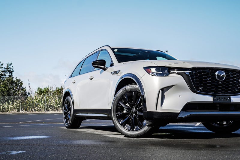 2026 Mazda CX-90 TAKAMI KURO image 4