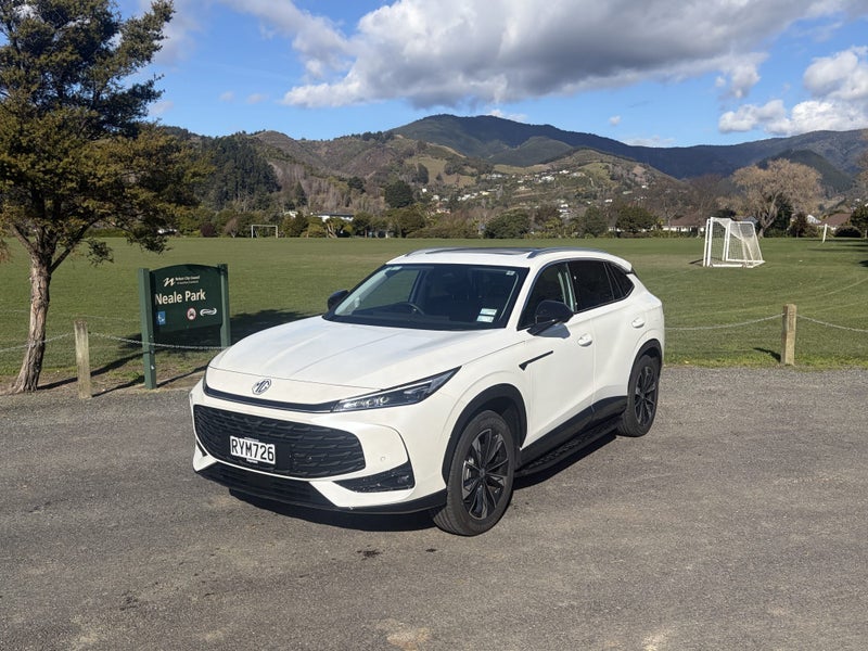 2026 MG HS PHEV Essence image 2