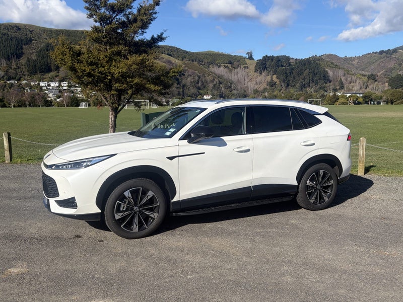 2026 MG HS PHEV Essence image 3