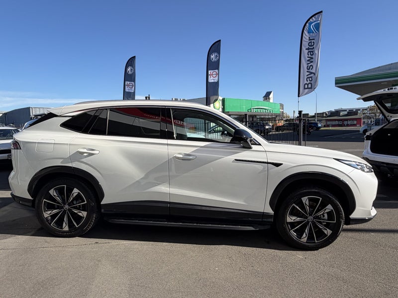 2026 MG HS PHEV Essence image 2