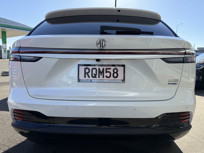 2026 MG HS PHEV Essence image 4