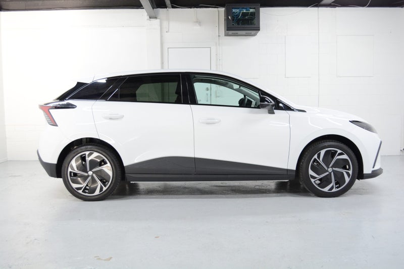 2026 MG MG4 Essence 64kWh image 3