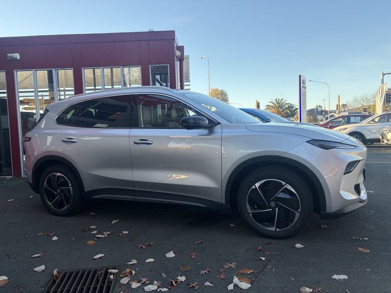 2026 MG MGS5 EV 62 KWH Essence image 3