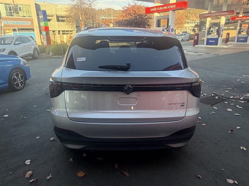 2026 MG MGS5 EV 62 KWH Essence image 5