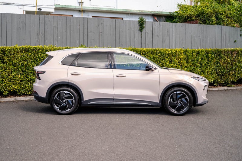 2026 MG S5 Essence 62KW EV image 2
