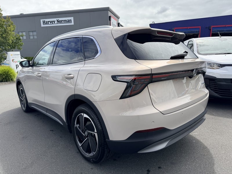 2026 MG S5 Essence EV image 4