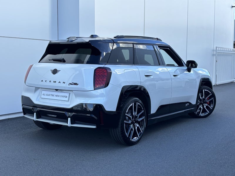 2026 MINI Aceman JCW E image 2