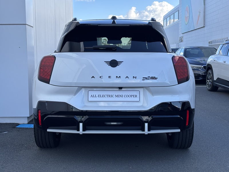 2026 MINI Aceman JCW E image 4