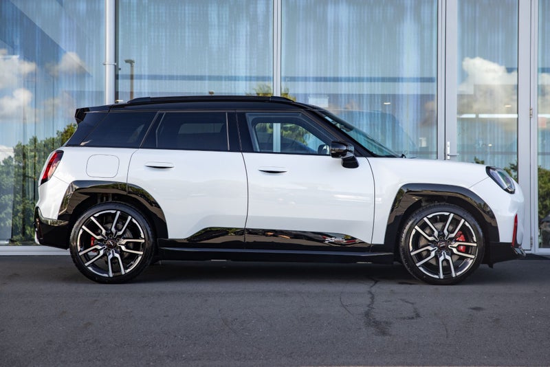 2026 MINI Aceman JCW E Full electric image 3