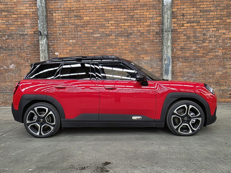 2026 MINI Aceman SE image 3