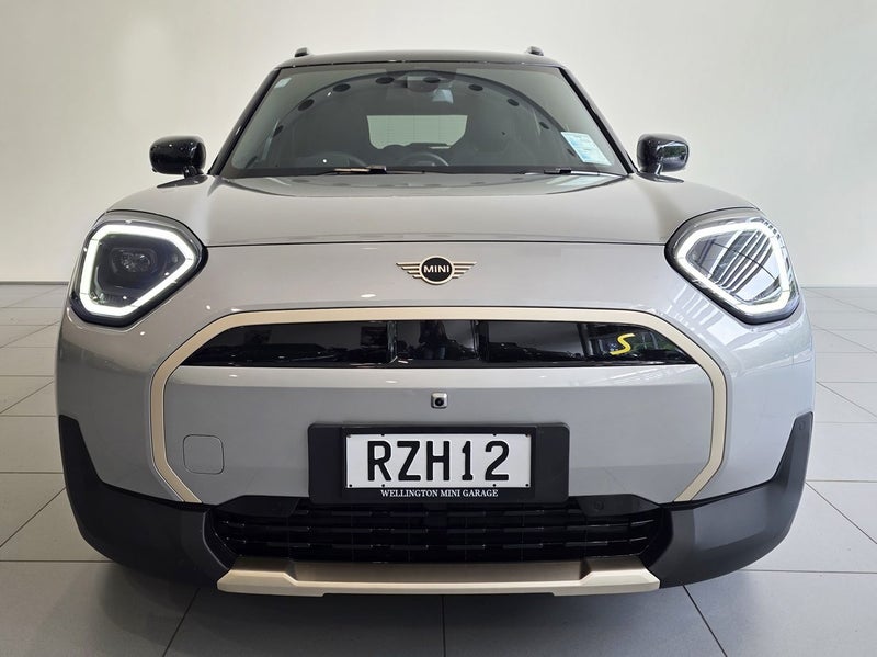 2026 MINI Aceman SE Favoured Trim image 2