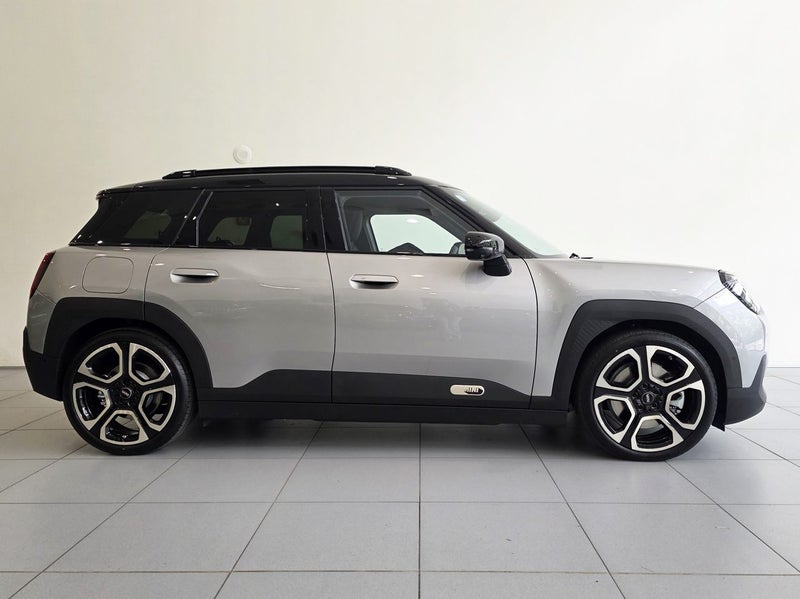 2026 MINI Aceman SE Favoured Trim image 3