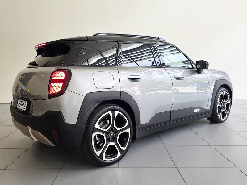 2026 MINI Aceman SE Favoured Trim image 4