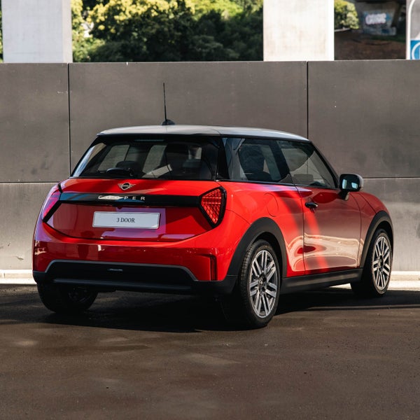 2026 MINI Cooper 3 Door Classic image 2