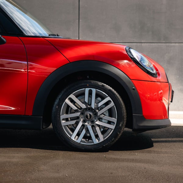 2026 MINI Cooper 3 Door Classic image 5