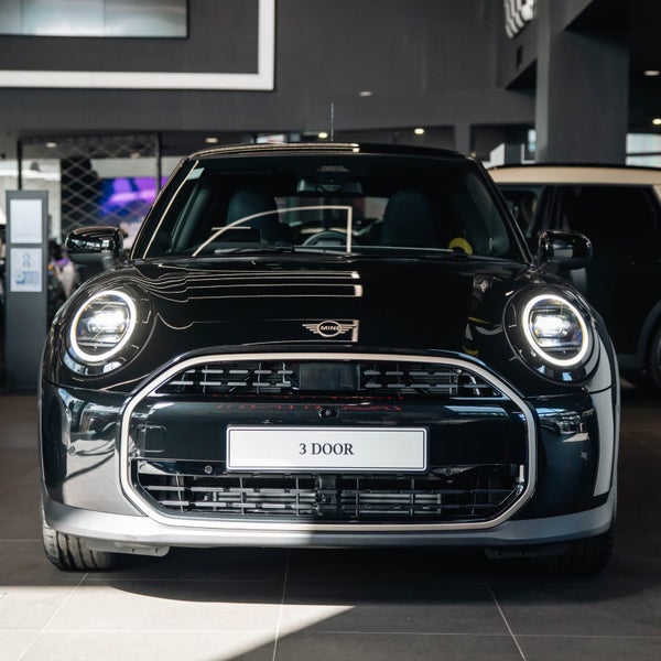 2026 MINI Cooper 3 Door Favoured image 5