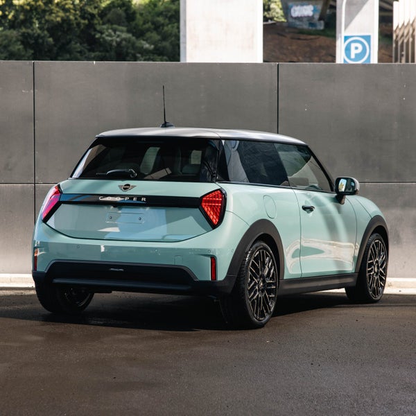 2026 MINI Cooper 3 Door Hatch Favoured image 2
