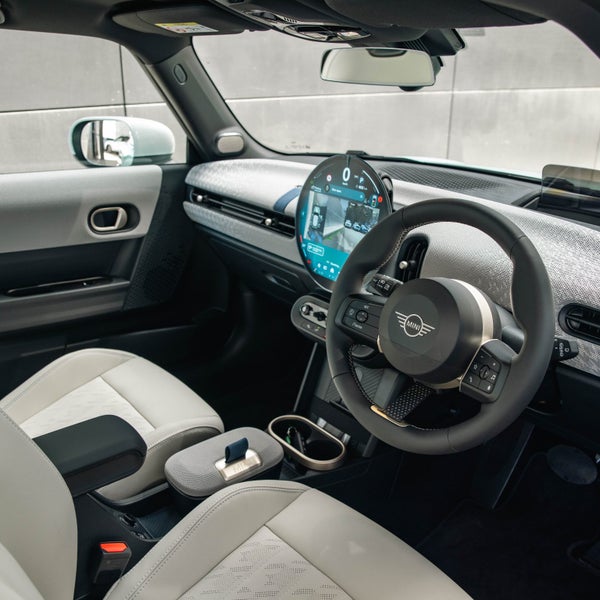 2026 MINI Cooper 3 Door Hatch Favoured image 3