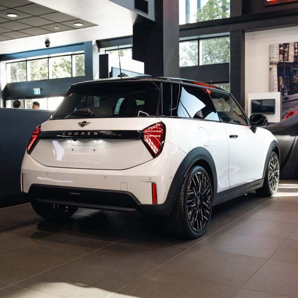 2026 MINI Cooper 3 Door Hatch Favoured image 2