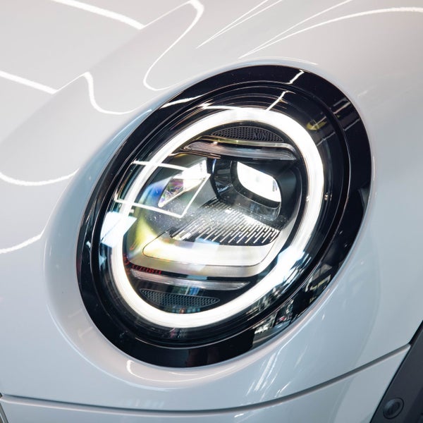 2026 MINI Cooper 3 Door Hatch Favoured image 5