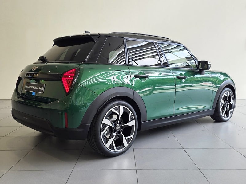 2026 MINI Cooper 5 Door C Favoured Spec image 4