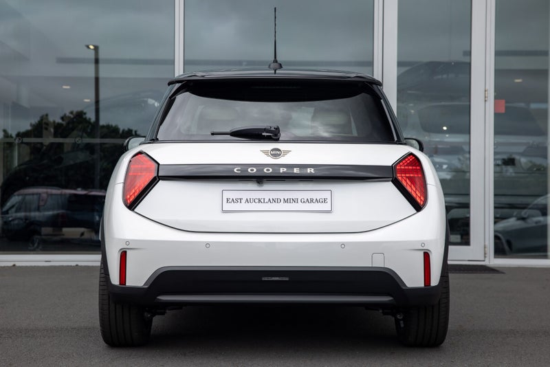 2026 MINI Cooper C 3 Door Favoured image 5