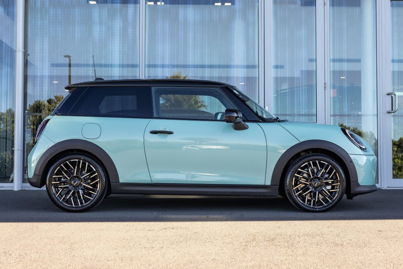2026 MINI Cooper C 3 Door Favoured image 3