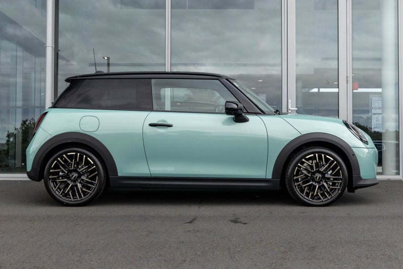 2026 MINI Cooper C 3 Door Favoured image 3