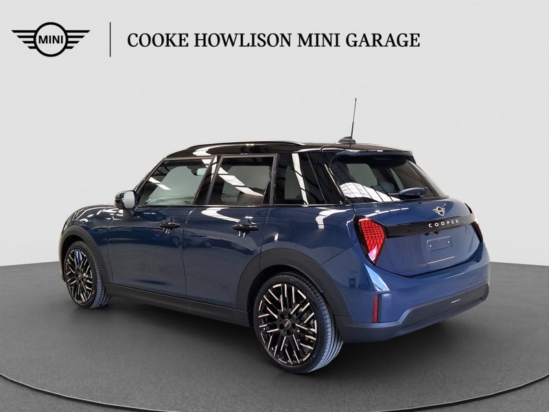 2026 MINI Cooper C 5 Door Favoured image 5