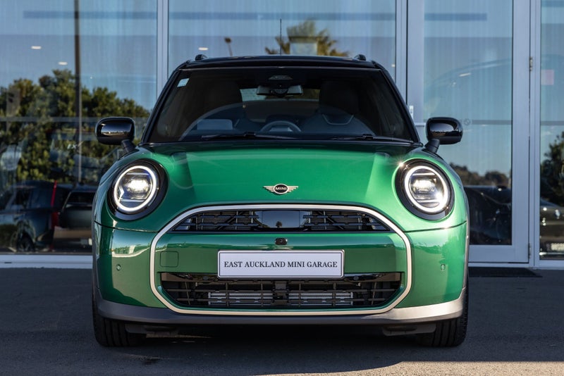 2026 MINI Cooper C 5-Door Favoured (High spec) image 2