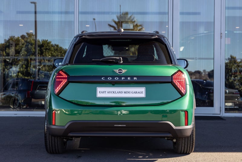 2026 MINI Cooper C 5-Door Favoured (High spec) image 4