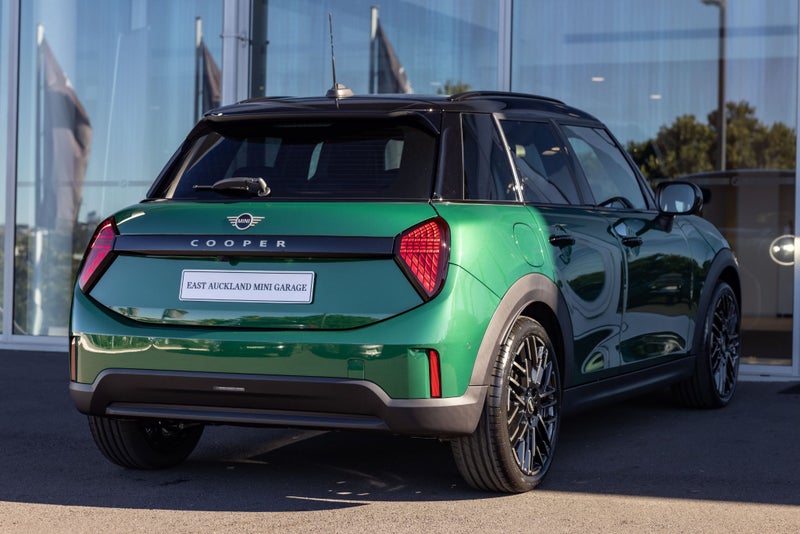2026 MINI Cooper C 5-Door Favoured (High spec) image 5