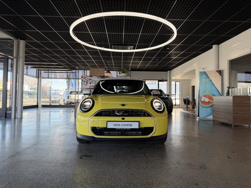 2026 MINI Cooper C 5dr image 2