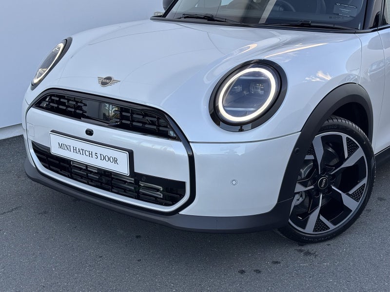2026 MINI Cooper C Classic image 5