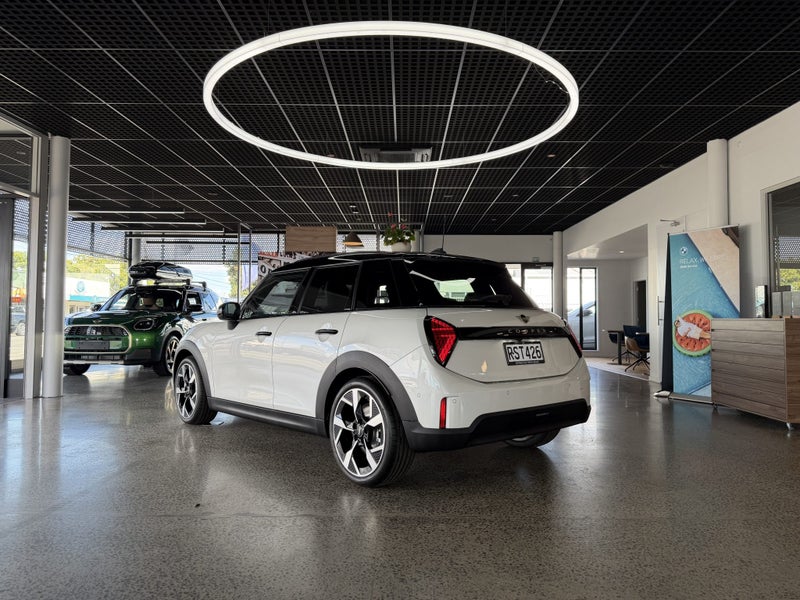 2026 MINI Cooper C Favoured image 4