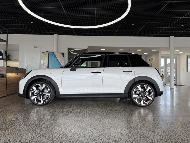 2026 MINI Cooper C Favoured image 5