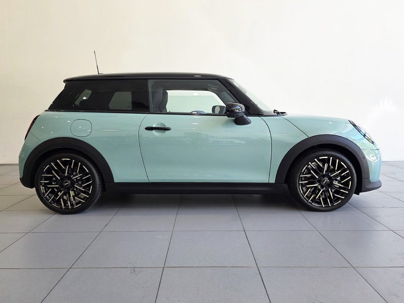 2026 MINI Cooper C Favoured Spec 3dr image 3