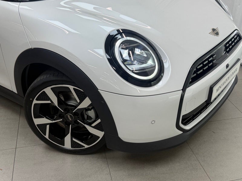 2026 MINI Cooper Cooper C 3Door Classic image 3