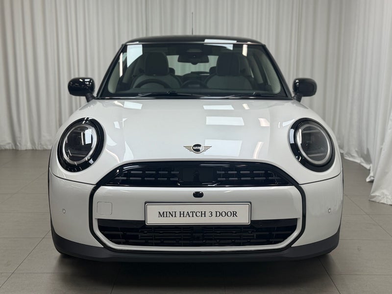 2026 MINI Cooper Cooper C 3Door Classic image 5