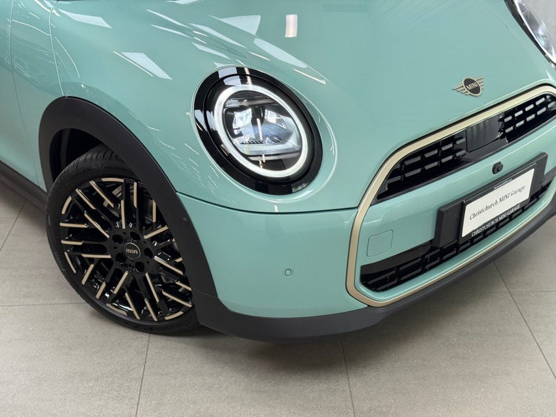 2026 MINI Cooper Cooper C 3Door Favoured image 2