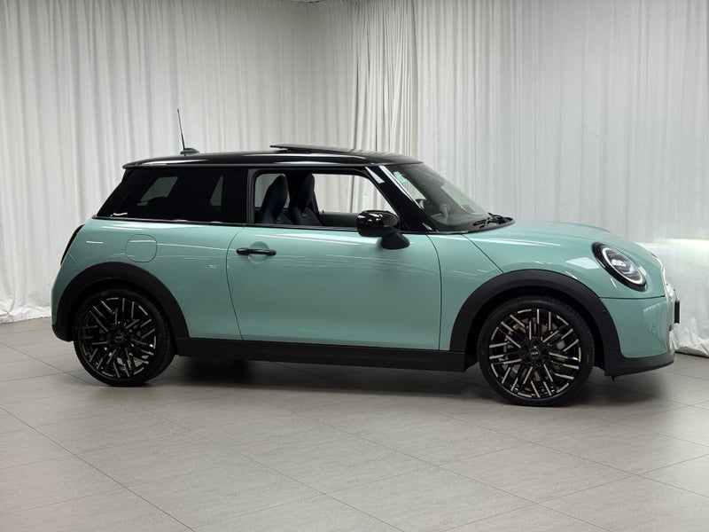2026 MINI Cooper Cooper C 3Door Favoured image 3