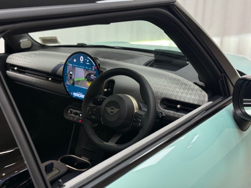 2026 MINI Cooper Cooper C 3Door Favoured image 5