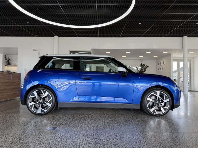 2026 MINI Cooper E image 3