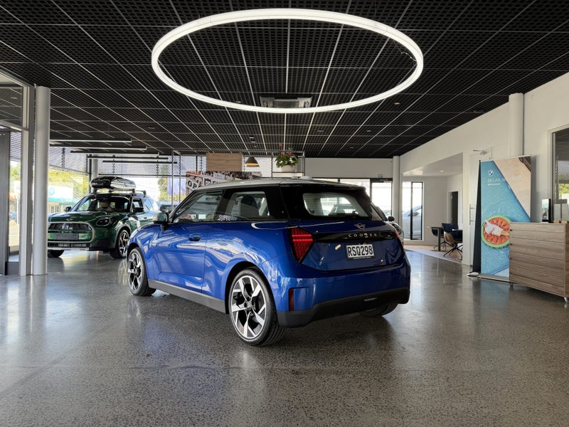 2026 MINI Cooper E image 4