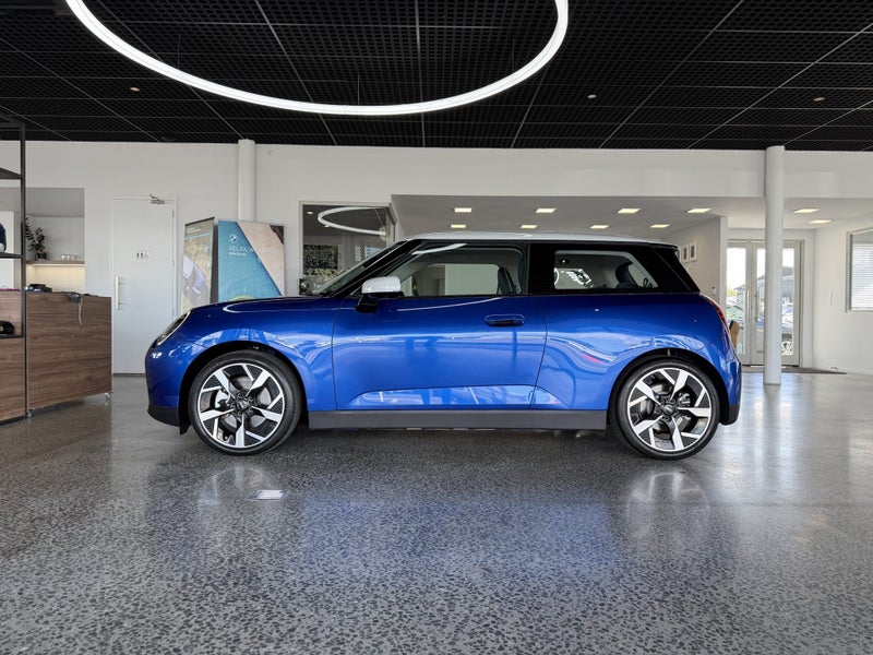2026 MINI Cooper E image 5