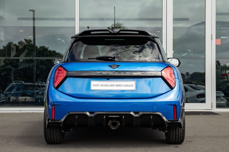 2026 MINI Cooper JCW 3 Door Favoured image 4
