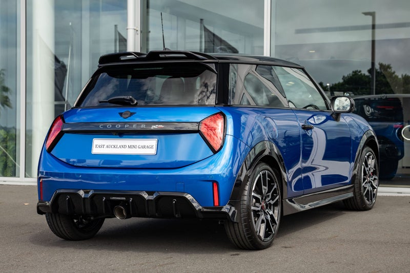 2026 MINI Cooper JCW 3 Door Favoured image 5