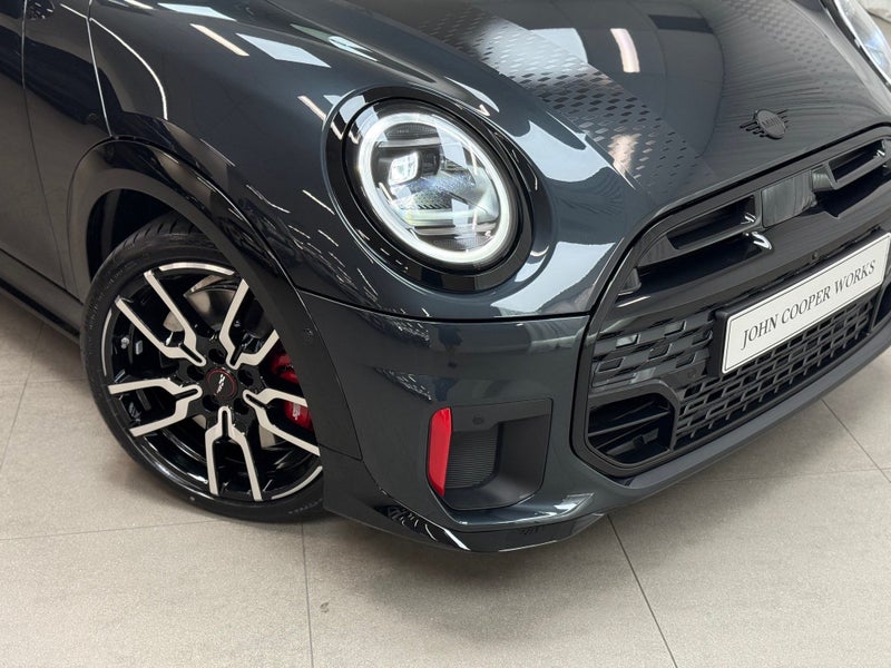 2026 MINI Cooper JCW 3Door Favoured image 2