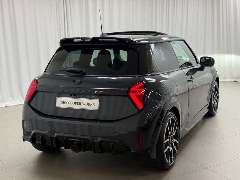 2026 MINI Cooper JCW 3Door Favoured image 5